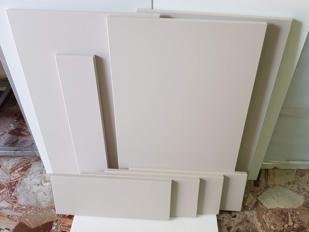 ANTA_PER_MOBILI_CUCINA_E_MOBILI_VARI_IN_LEGNO_MDF_CON_RIVESTIMENTO_POLIMERICO_MODELLO_RAGGIO3_COLORE_TORTORA