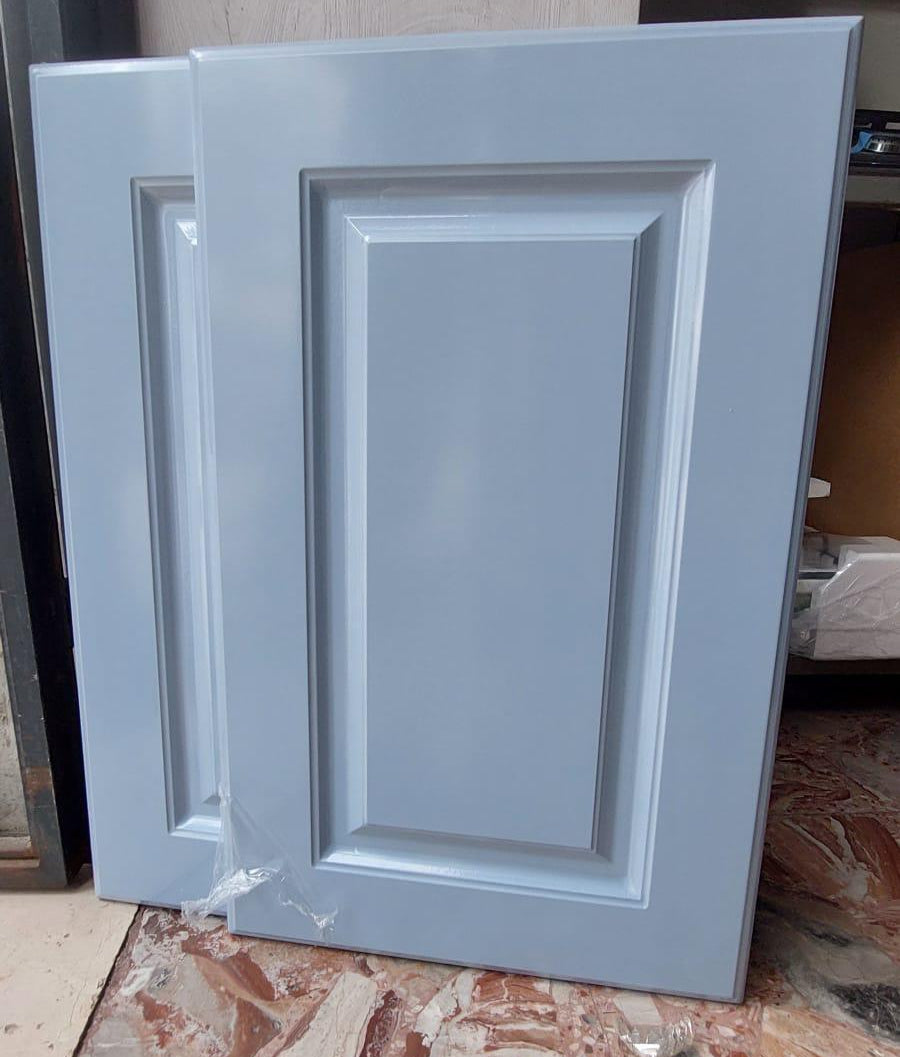 ante cucina in legno mdf pantografato con rivestimento polimerico modello linda fascia larga colore azzurro polvere diverse misure e colori disponibili