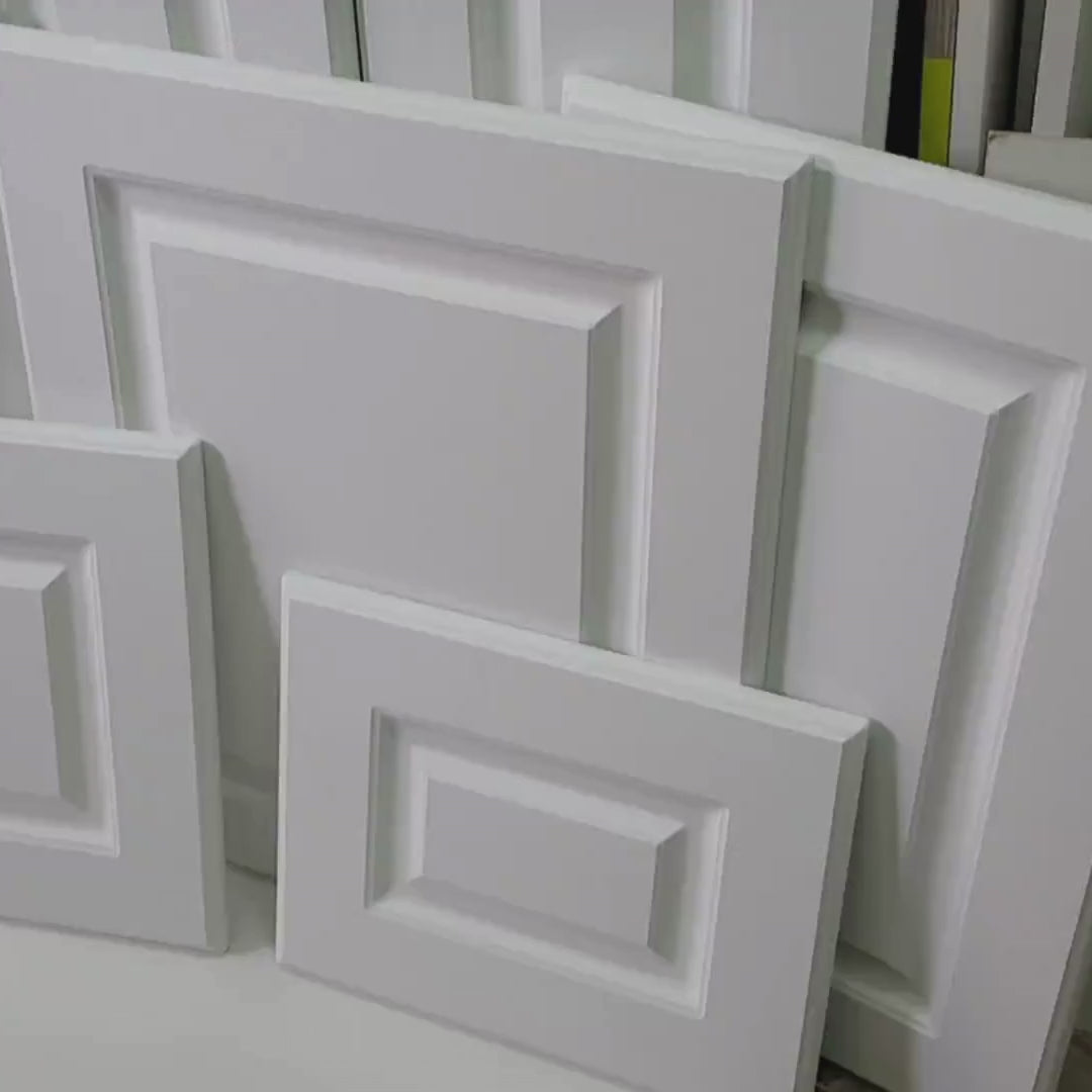 ante cucina  in legno mdf con rivestimento polimerico pantografate modello linda fascia larga colore bianco opaco 