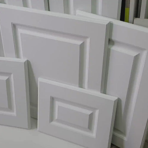 ante cucina  in legno mdf con rivestimento polimerico pantografate modello linda fascia larga colore bianco opaco 